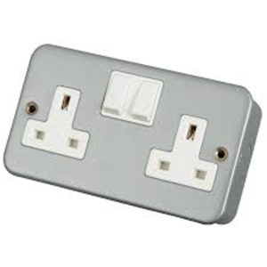 METAL CLAD DOUBLE SOCKETS 13A
