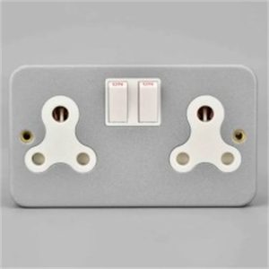 METAL CLAD DOUBLE SOCKETS 15A